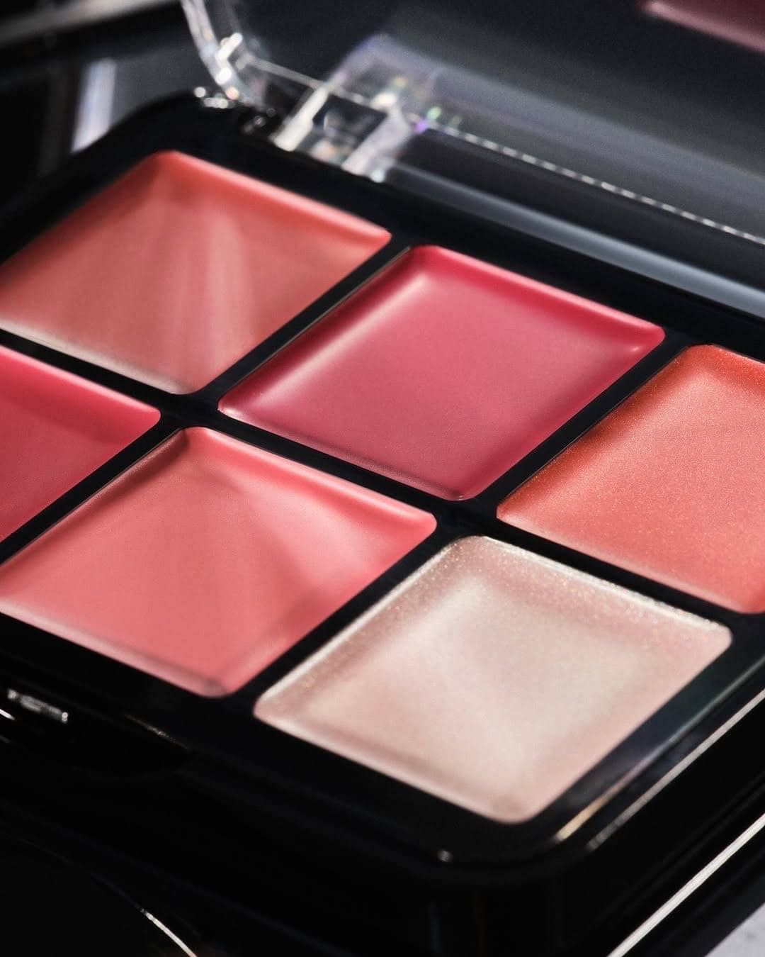 Палетка румян для лица Blur Balm Blush Palette, 010 Blush Blindness 3